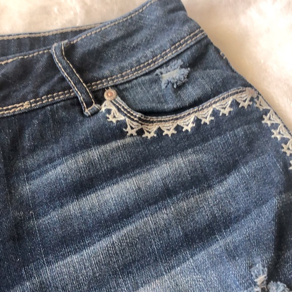 EST 1948 Denim Shorts - Picture 3 of 11